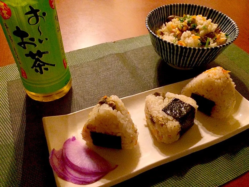 Rice Ball of Seasoned rice w/oyster&vegetable 🐚牡蠣の炊き込みご飯でおにぎり🍙|🌈Ami🍻さん