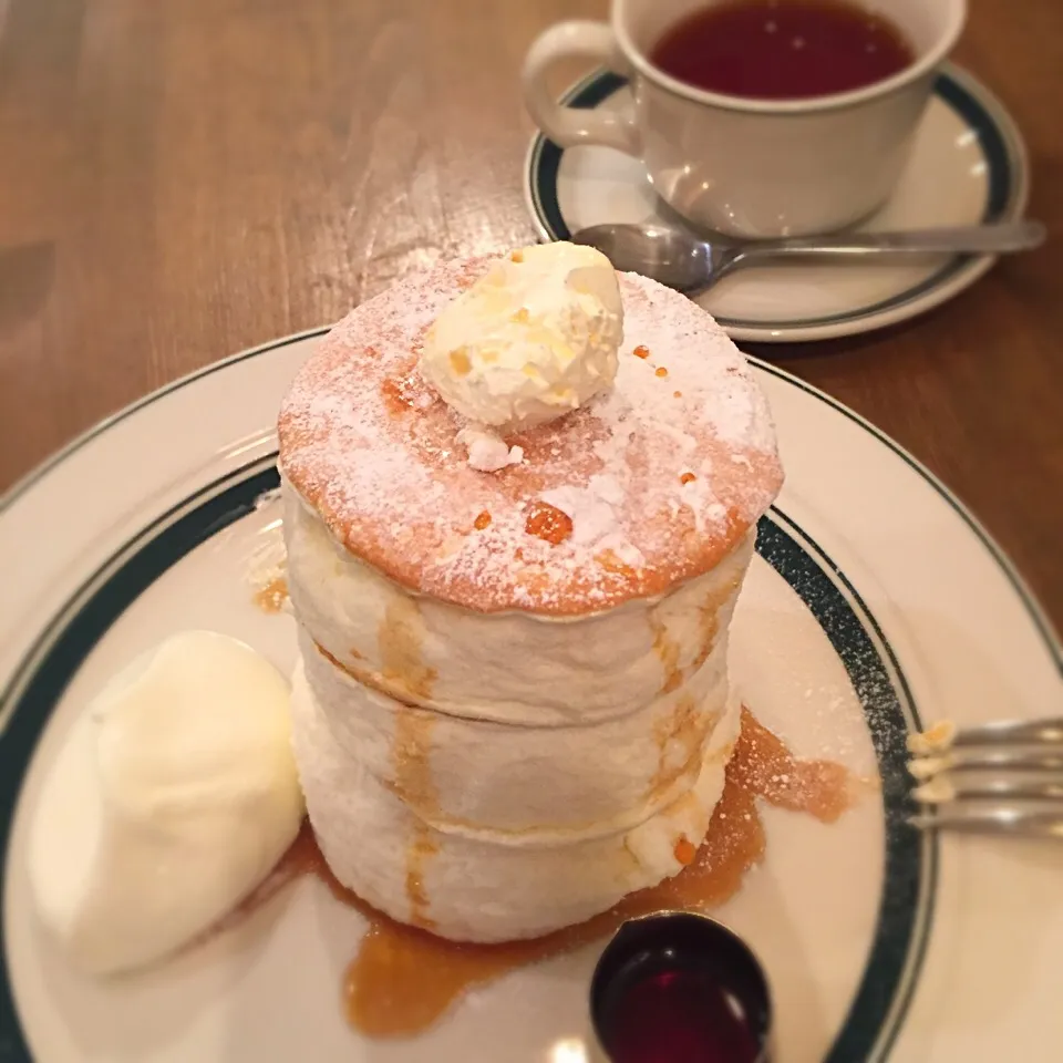 Snapdishの料理写真:ふわっふわプレミアムパンケーキ✨✨✨|まるちゃんさん