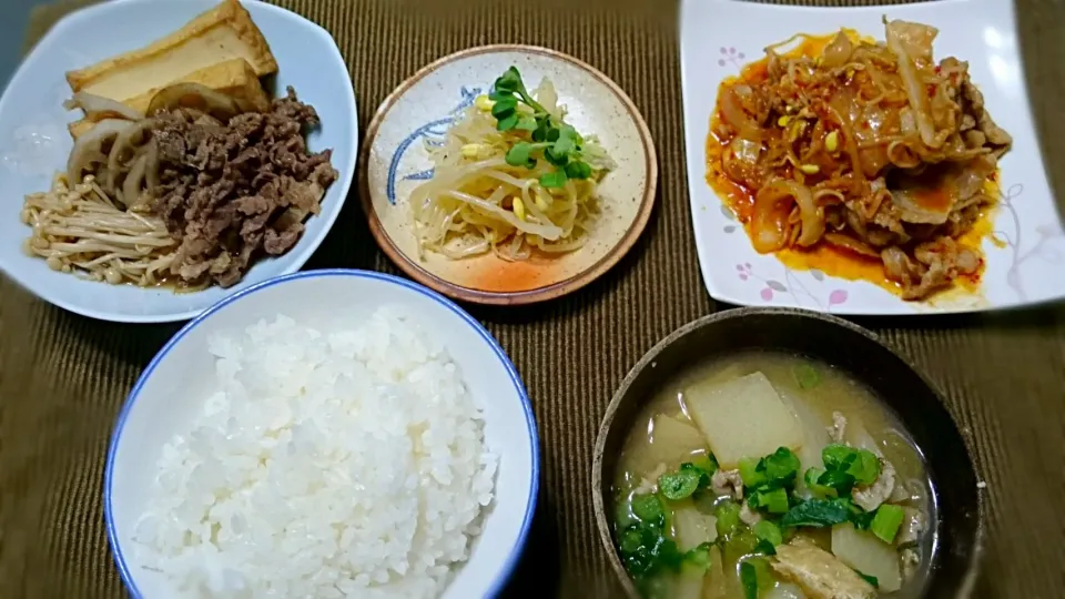 すき焼き風、豚キムチ、豚汁の晩御飯🌃🍴|らんちゃんさん