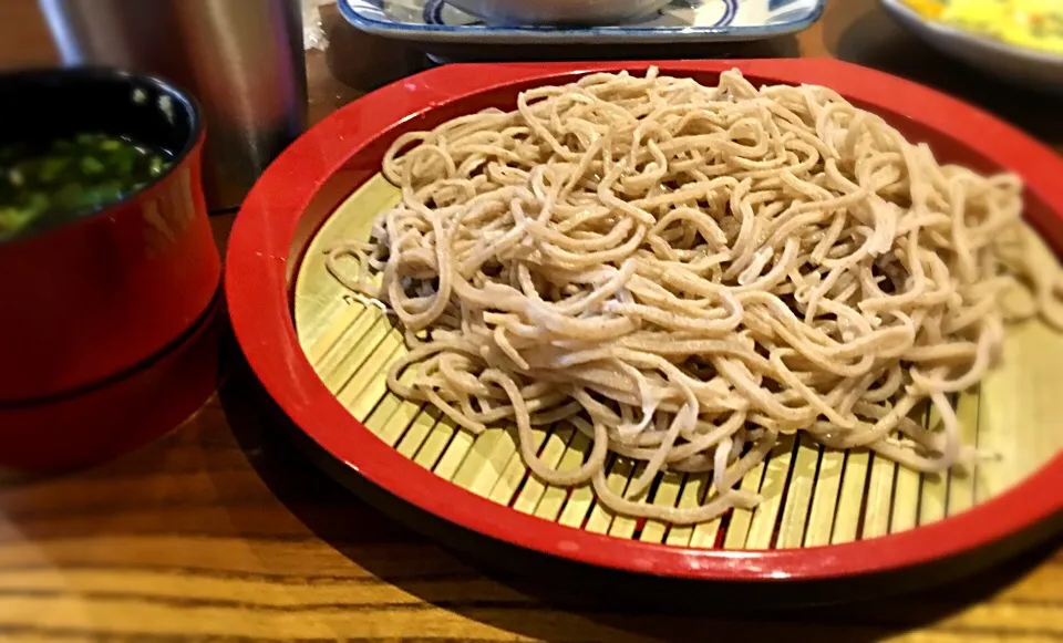 Snapdishの料理写真:本日の〆は
酒屋さんの大将手打ちの
「十割ざる蕎麦」|muutさん