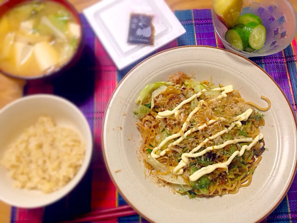 16/10/18 ソース焼きそば、サツマイモときゅうりのサラダ|kykyさん