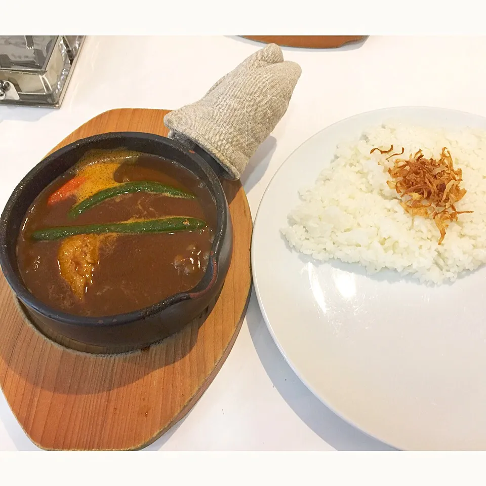 チキンスープカレー🍛

当時何も無かったセンター北で20年続く、アジョワンのチキンスープカレーを頂きました。

薬膳ぽく苦めなスープカレー
辛さを選べます
#tbt|lazy104さん