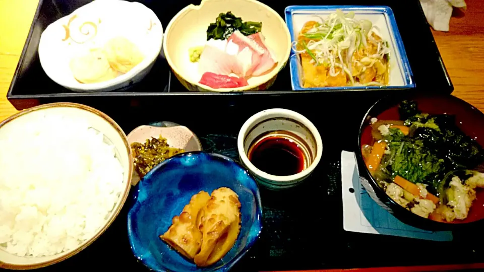 カツとじとお造り定食|佐藤さん