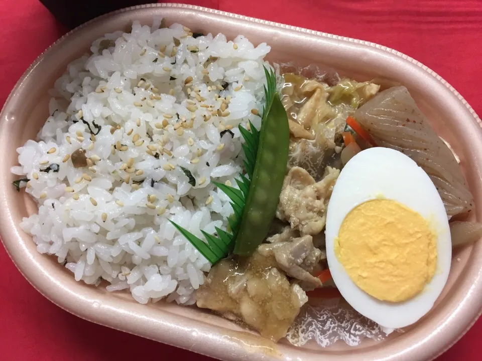 お昼🍱
梅野沢菜ごはんと鶏ごぼう弁当|Kojiさん