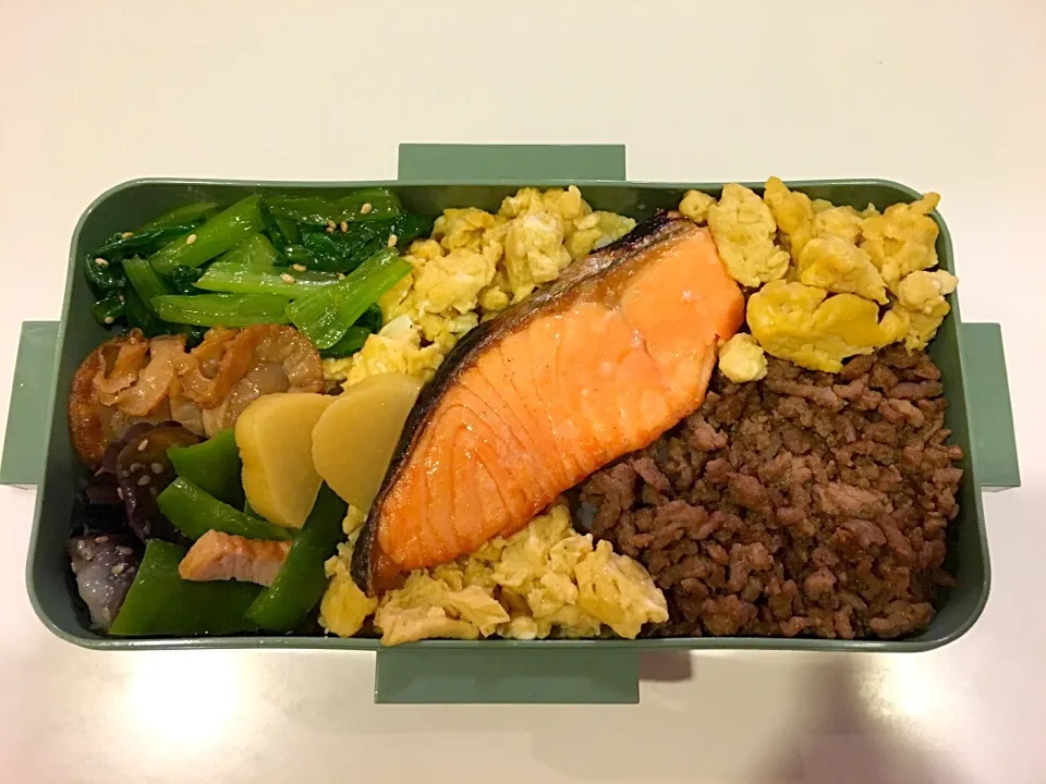 そぼろ丼のお弁当。|Chiharuさん