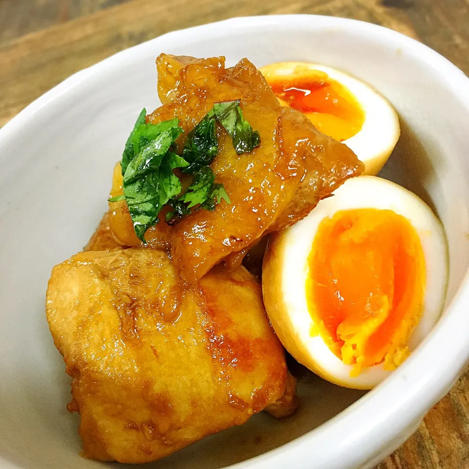 鶏肉とゆで卵の煮物|アッツさん