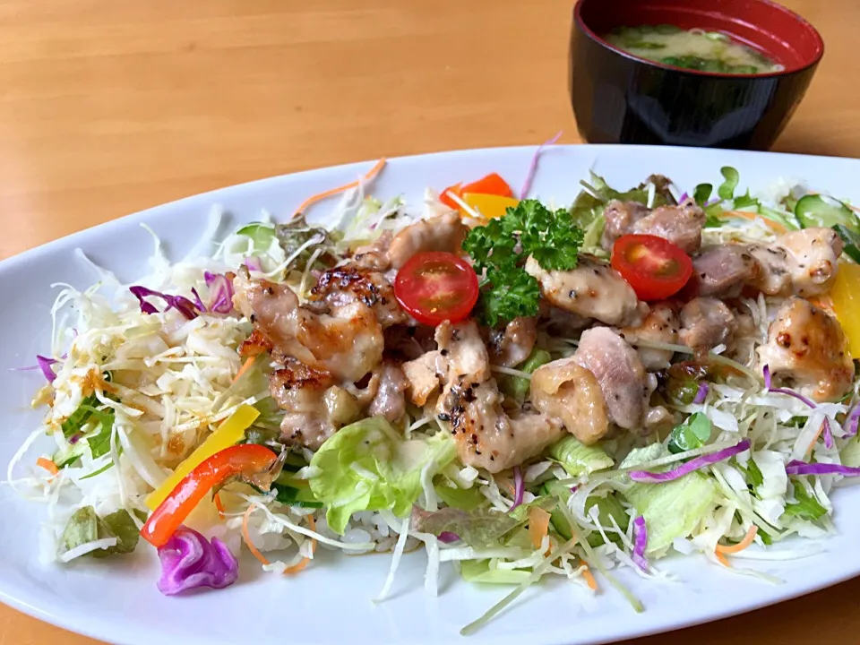 Snapdishの料理写真:第10弾上天草どっちもよか丼 山丼 天草大王サイコロ丼ココナッツミルクソース@れすとはうす海彩|神力屋 火酒さん