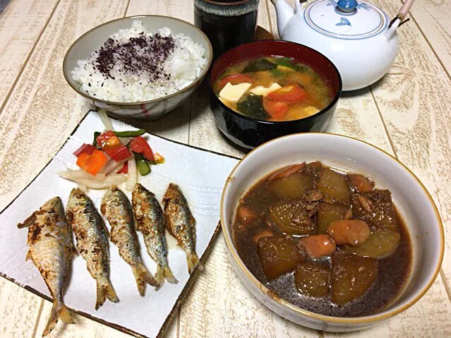 Snapdishの料理写真:今日の男飯(＞人＜;)自分で釣り揚げたコハダの唐揚げwithピクルスand大根の煮物and豆腐とししとうとトマトの味噌汁andしそごはん♬|ひーちゃんさん