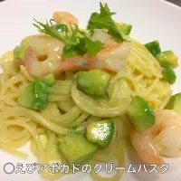 Snapdishの料理写真:えび🍤とアボカドのクリームパスタ😋😋😋