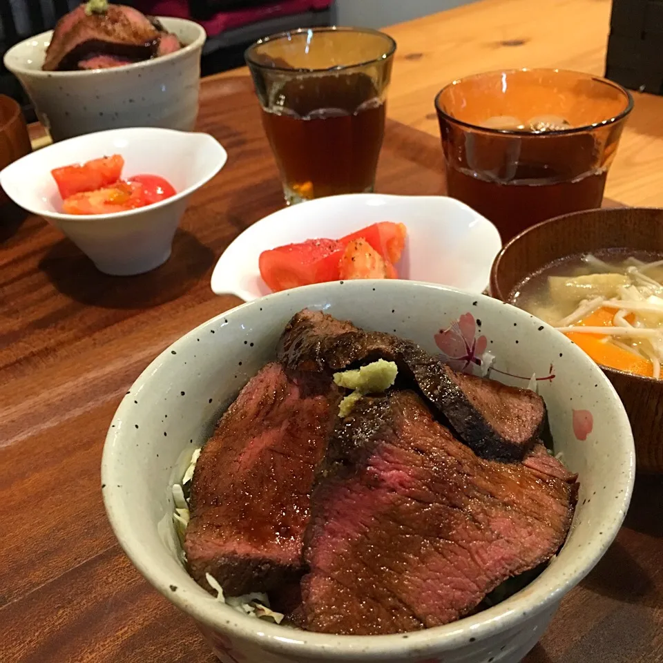 2016.10.19 晩御飯はローストビーフ丼|あっきーよさん