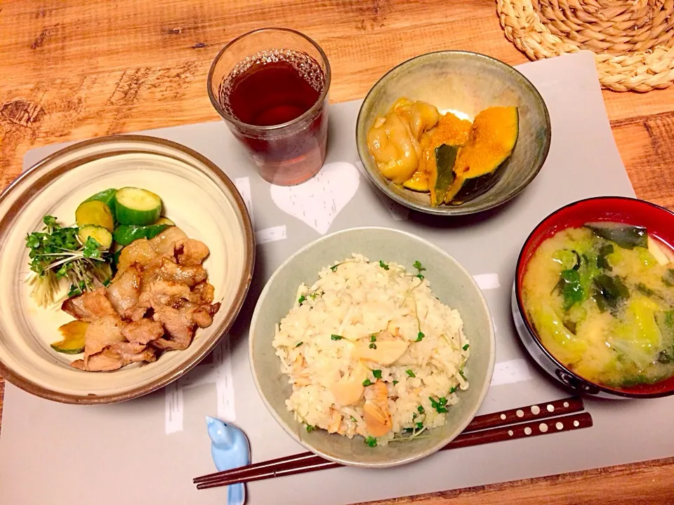 Snapdishの料理写真:鮭の炊き込みご飯＊ぶた肩の生姜焼き|acoさん