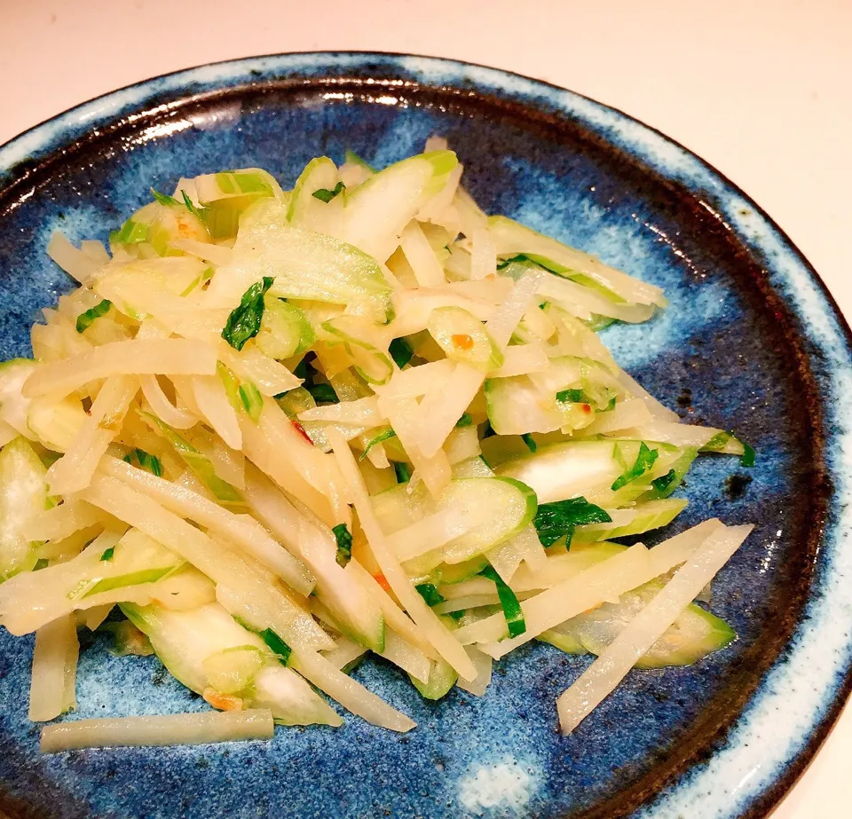 じゃがいもとセロリのガーリック塩炒め
Stir-fried Potato and celery with salt and garlic|hipboaさん