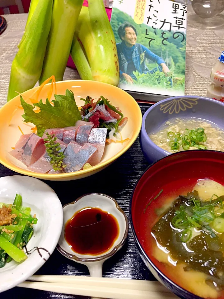 Snapdishの料理写真:まこもタケのお味噌汁
つばすのお刺身
大根の鶏挽肉あんかけ
小松菜の胡麻和え|まゆさんさん