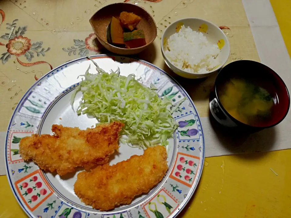 晩ごはん
　ササミ カツ🐔
　頂き物　ほくほく　北海道カボチャ🎃
　豆腐ワカメのお味噌汁|korinoさん