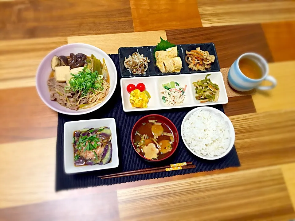 肉豆腐
蒸しナスのおろしダレ
えのきと柿の木茸の梅おかかお浸し
卵焼き
れんこんのキンピラ
カボチャサラダ
チンゲンサイとカニカマと竹輪の出汁マヨ和え
ピーマンと竹輪の炒めもの
揚げと麸のお味噌汁|ぼんぼんさん