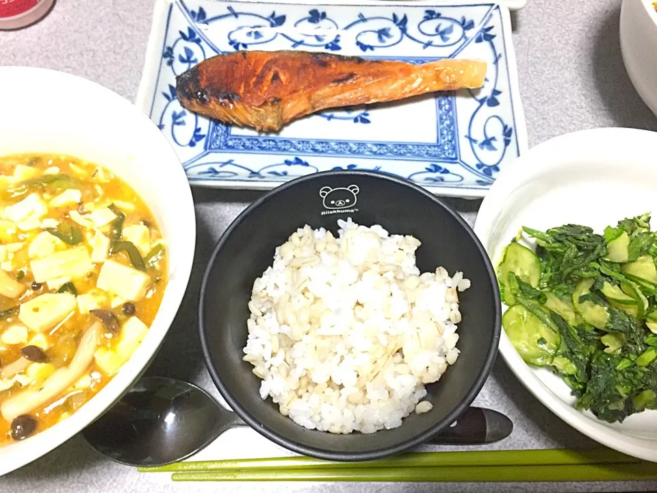 もち麦飯、魚、キノコ麻婆豆腐、キュウリ春菊酢醤油味、|ms903さん