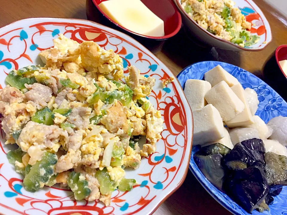 Snapdishの料理写真:我が家の晩御飯
今年最後？のゴーヤチャンプルー
高野豆腐と野菜の煮物
たまご豆腐（買ったもの）|みっちんさん