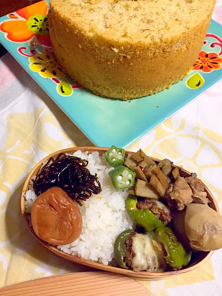 Snapdishの料理写真:夜な夜な焼いたバナナシフォン🍌と今日のヾ(✿❛◡❛ฺฺ)ノぉはよぉ～❤お弁当|さくたえさん