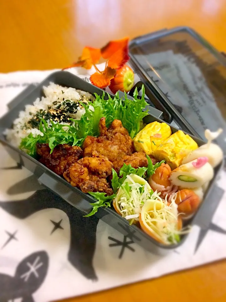 息子君弁当🎶
唐揚げ
彩卵焼き
ウインベーコン巻
チーちくたらちく
ハムチーズのサラダ巻|BooBooさん