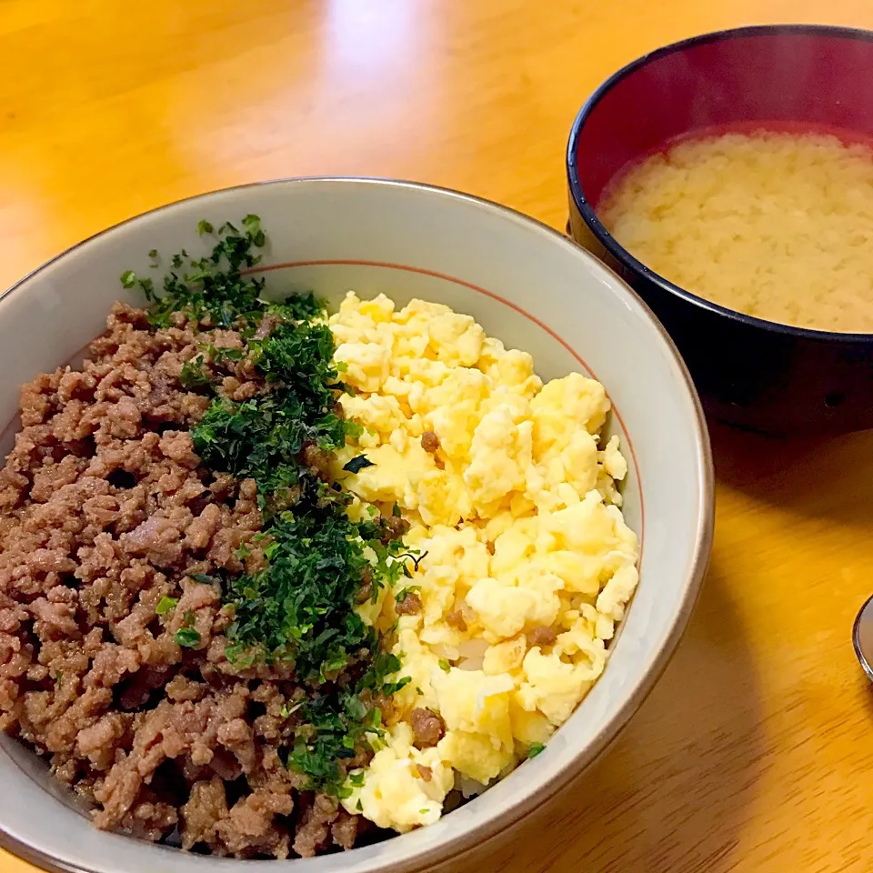 昨夜の手抜き簡単「二色そぼろ丼」(微かに三色(笑))|guraさん