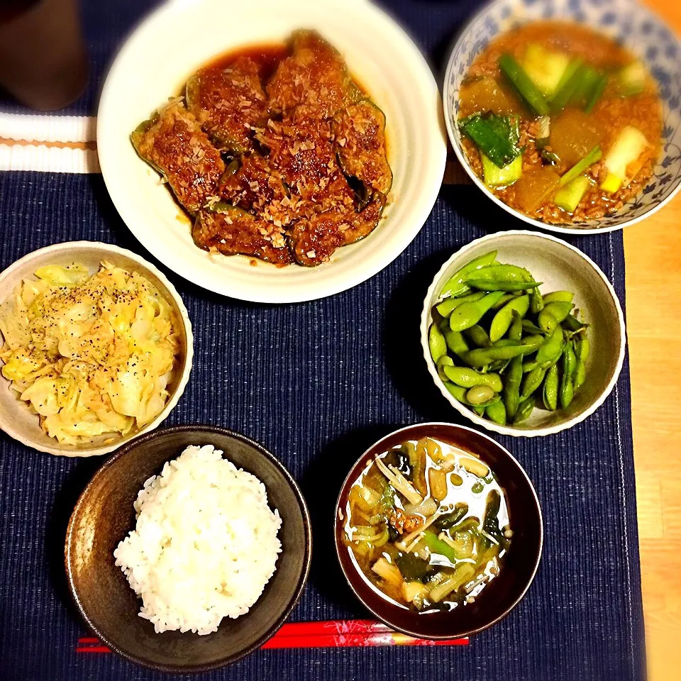 ○ピーマンの肉詰め
○白米
○味噌汁
○ネギと冬瓜の挽肉あんかけ
○キャベツとツナの煮物|miki＊さん