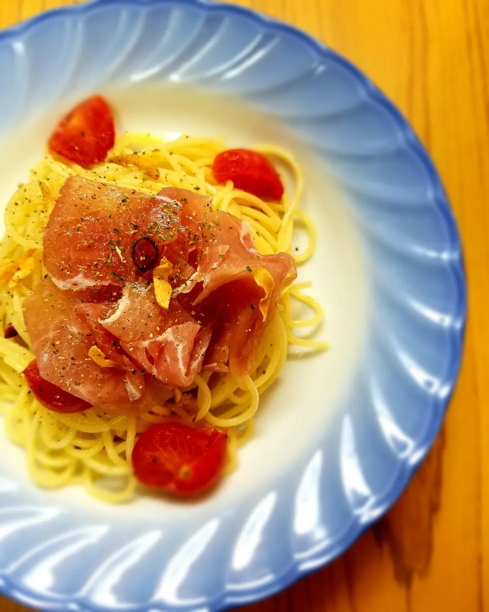 生ハムとトマトのペペロンチーノ🍅🍝|Haru,kさん