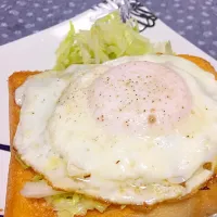 目玉焼きのせトースト|Tohmonさん