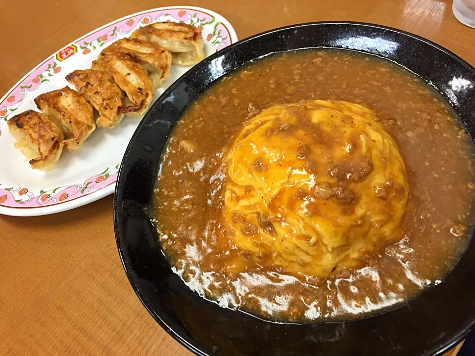 当分餃子の王将には行きませぬ💢麻婆天津飯のご飯は釜の縁のカリカリになったご飯が大量混入。餃子は焼き過ぎで噛みきれないほどの固さ(● ˃̶͈̀ロ˂̶͈́)੭ꠥ⁾⁾|にゃあ（芸名）さん