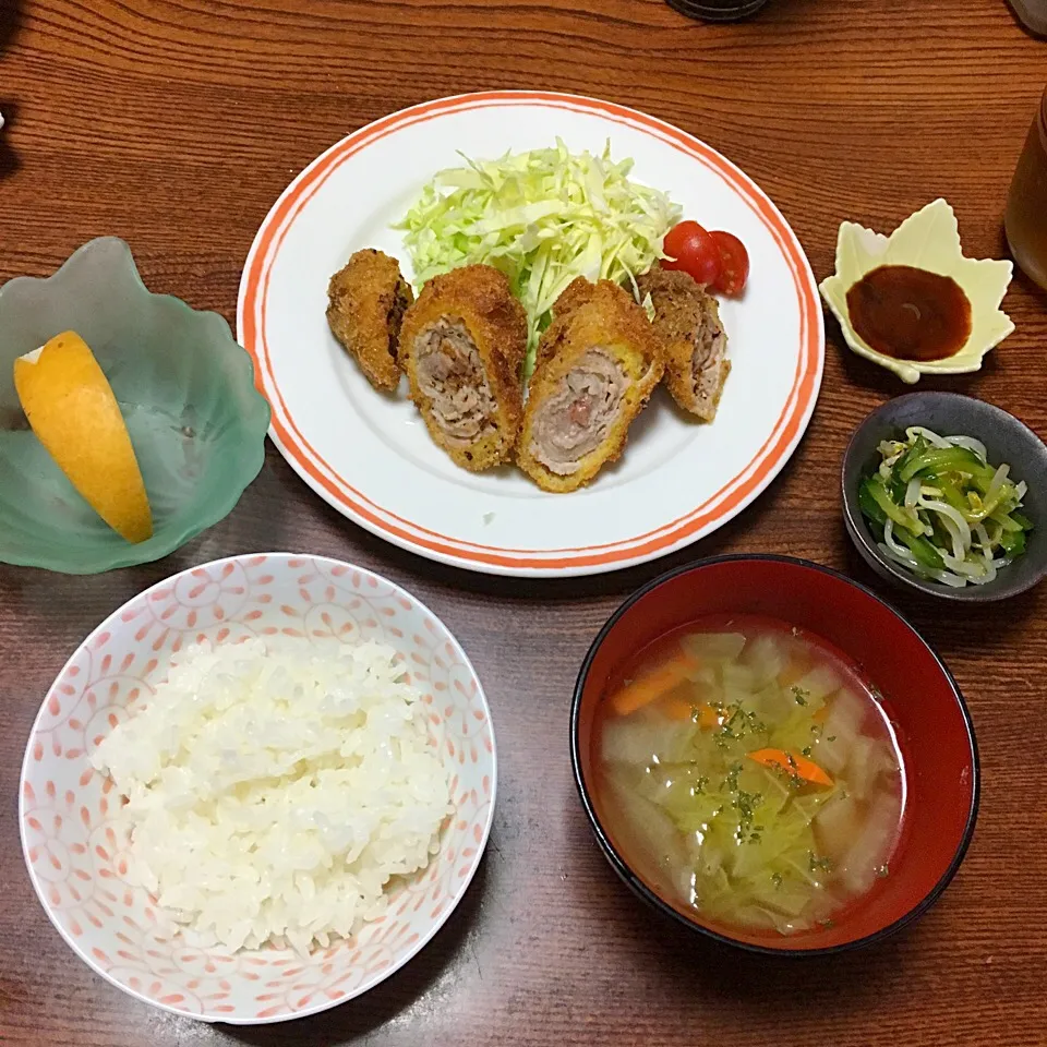 豚ロースカツ、白菜の鶏ガラスープ、きゅうりともやしのポン酢和、梨🍐🍳|めいこさん