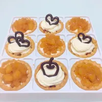 Snapdishの料理写真:りんごとチーズクリームのタルト|Rioさん