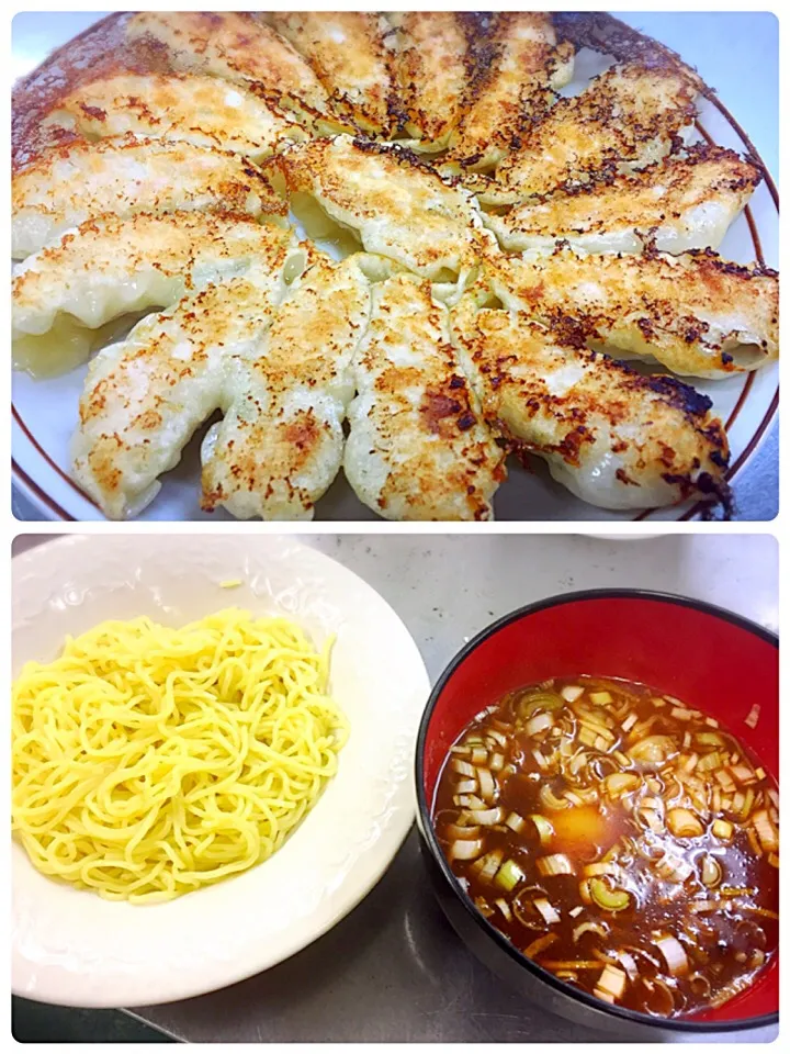 手作りチキン餃子とオリジナルピリ辛味噌つけ麺(^з^)-☆|ター坊さん