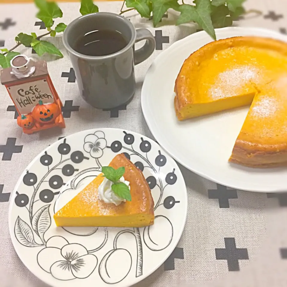 ハロウィン🎃〜かぼちゃケーキ焼きました💕✨|まめごろうさん