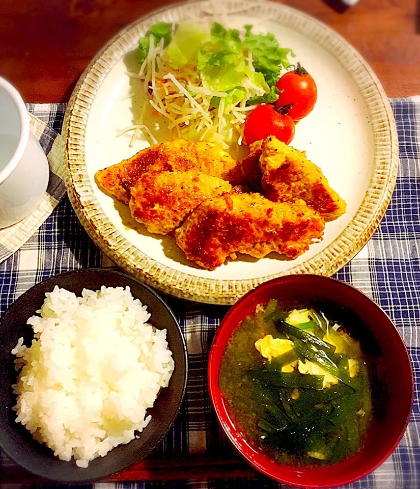 夜ご飯
鶏胸肉のカレーパン粉焼き
ニラと卵のお味噌汁
ご飯|nachiさん