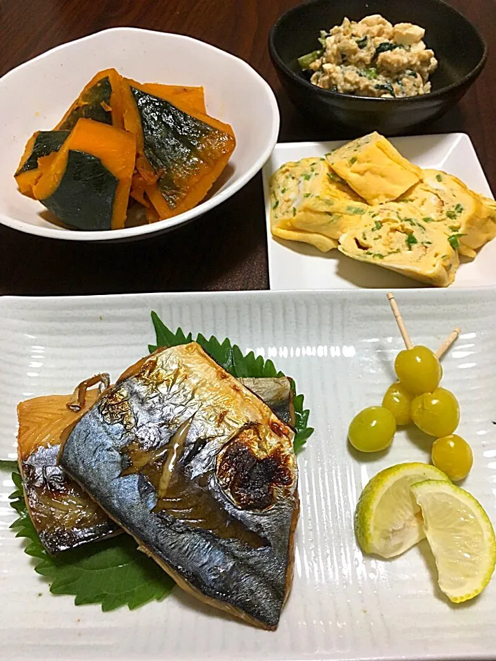 Snapdishの料理写真:さごしの幽庵焼き
かぼちゃの煮物
白和え
ねぎ入りだし巻き卵|みっきーさん