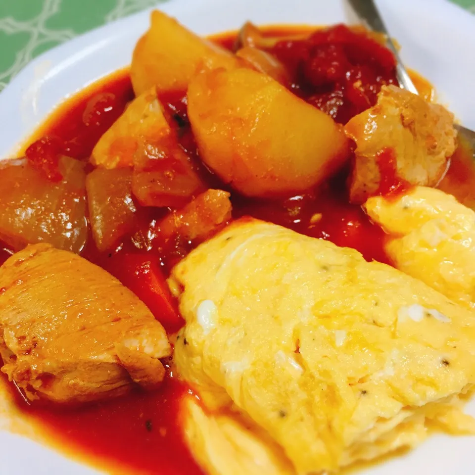 オムレツと、鶏肉と野菜のトマト煮|あーるさん