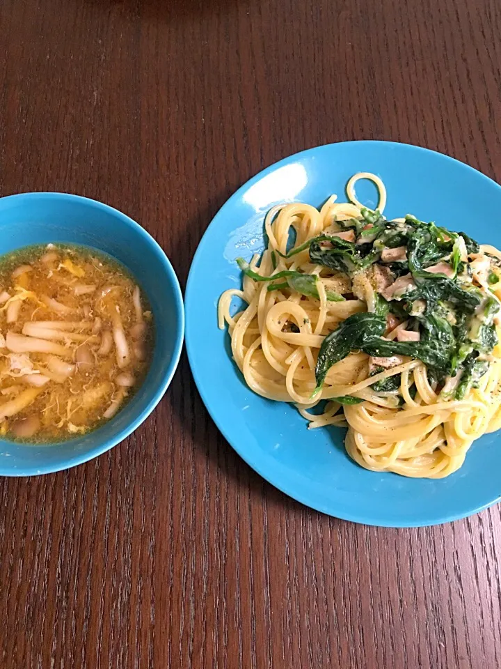 Snapdishの料理写真:10月21日朝ごはん ほうれん草のクリームパスタ きのこスープ|やすこさん