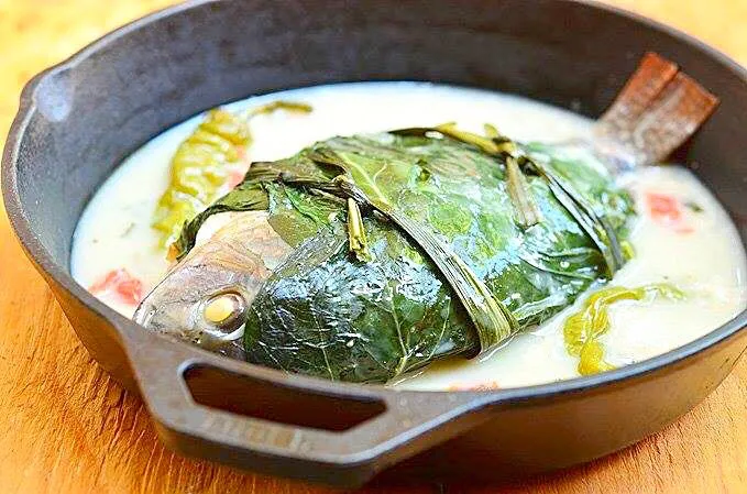 Sinanglay na tilapia
Tilapia stuffed with onions & tomatoes, wrapped in bokchoy leaves, cooked on rich coconut milk😍|🌺IAnneさん