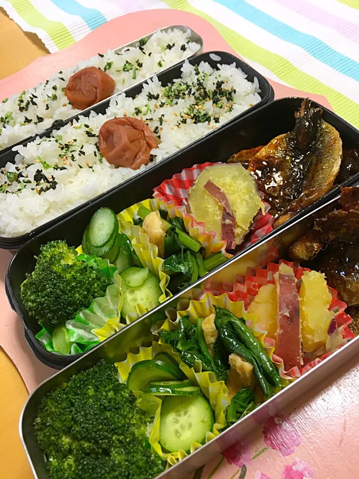 さんま蒲焼き さつまいも煮 きゅうりの塩昆布和え 小松菜の炒め煮 ブロッコリー弁当。|Kumiko Kimuraさん