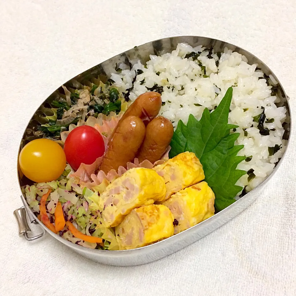 Snapdishの料理写真:わかめご飯 醤油風味

ハム入り玉子焼き
ウインナー
ほうれん草のおひたし
キャベツと人参のゆかり和え
プチトマト|Juneさん