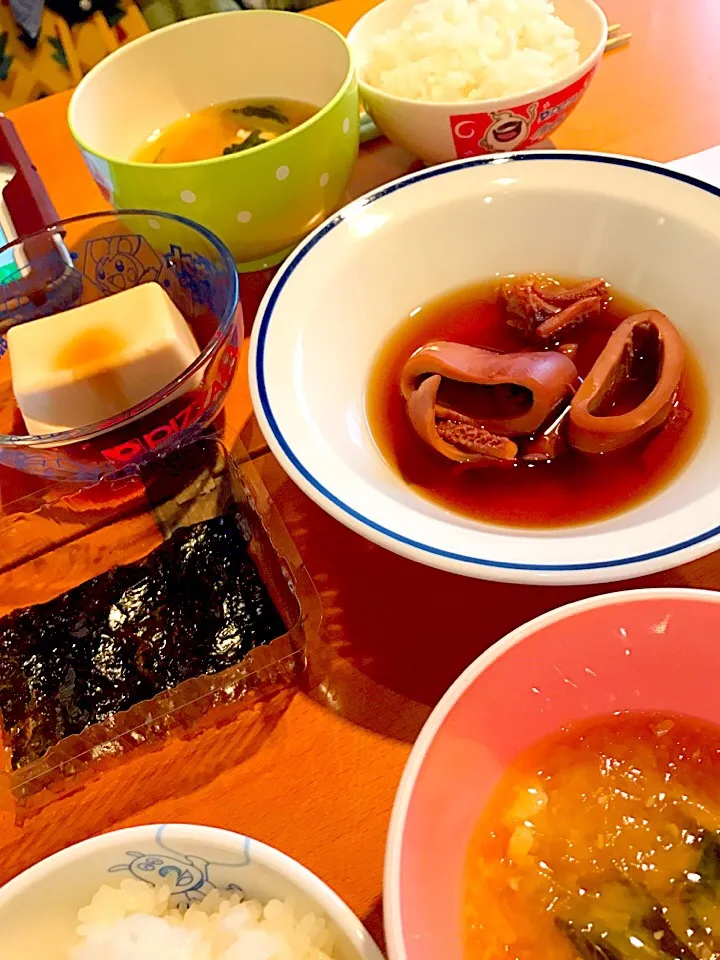 イカの鰹出汁醤油煮  素麵南瓜とほうれん草のお味噌汁  冷奴  味付け海苔  お茶🍵|ch＊K*∀o(^^*)♪さん