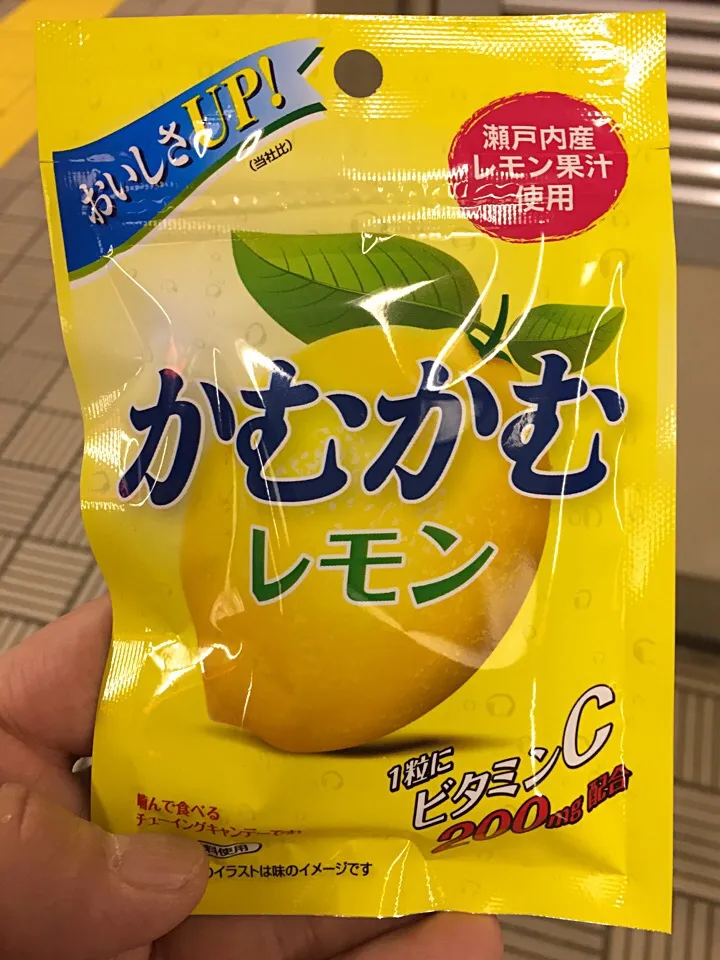 大阪は、オバちゃんだけでなくオジちゃんもカバンの中に🍬飴ちゃんみたいなものを忍ばせるのよ|にゃあ（芸名）さん