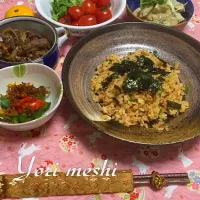 和風炒飯
マグロとアボカドの山葵マヨネーズ和え
カラーピーマンのじゃこ炒め
牛肉と玉ねぎの卵とじ
野菜サラダ|momomonntaさん