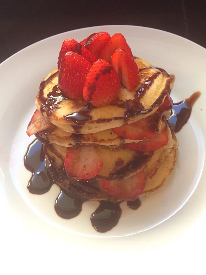 Pancake with Strawberries & Chocolate|aprilさん