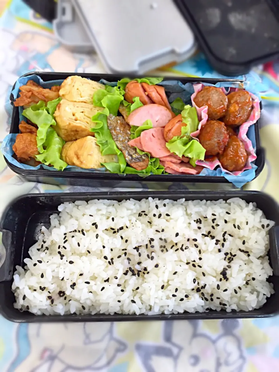 息子弁当@260.朝写メるの忘れて息子にLINEしてたら１口食べた後の写メをくれた…|もりさん