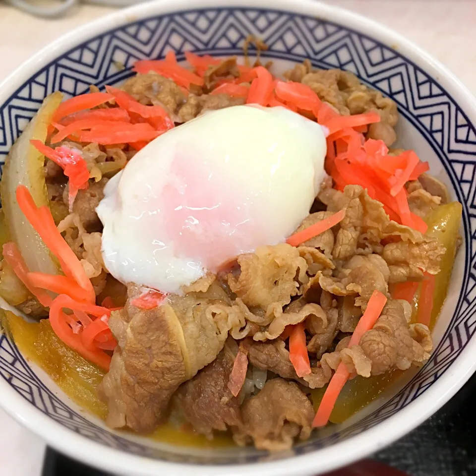 吉野家の牛丼並盛り温泉卵のせ|Masakoさん