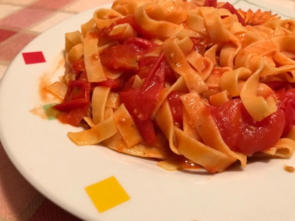 Snapdishの料理写真:#Tagliatelle con pomodoro #pachino pepe paprika peperoncino 

#pasta #food #cucina #ricette|matteo pisanoさん