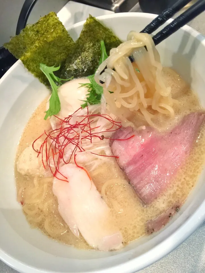 秋限定の鶏白湯ラーメン。とろーりうまい。|たけうちさん