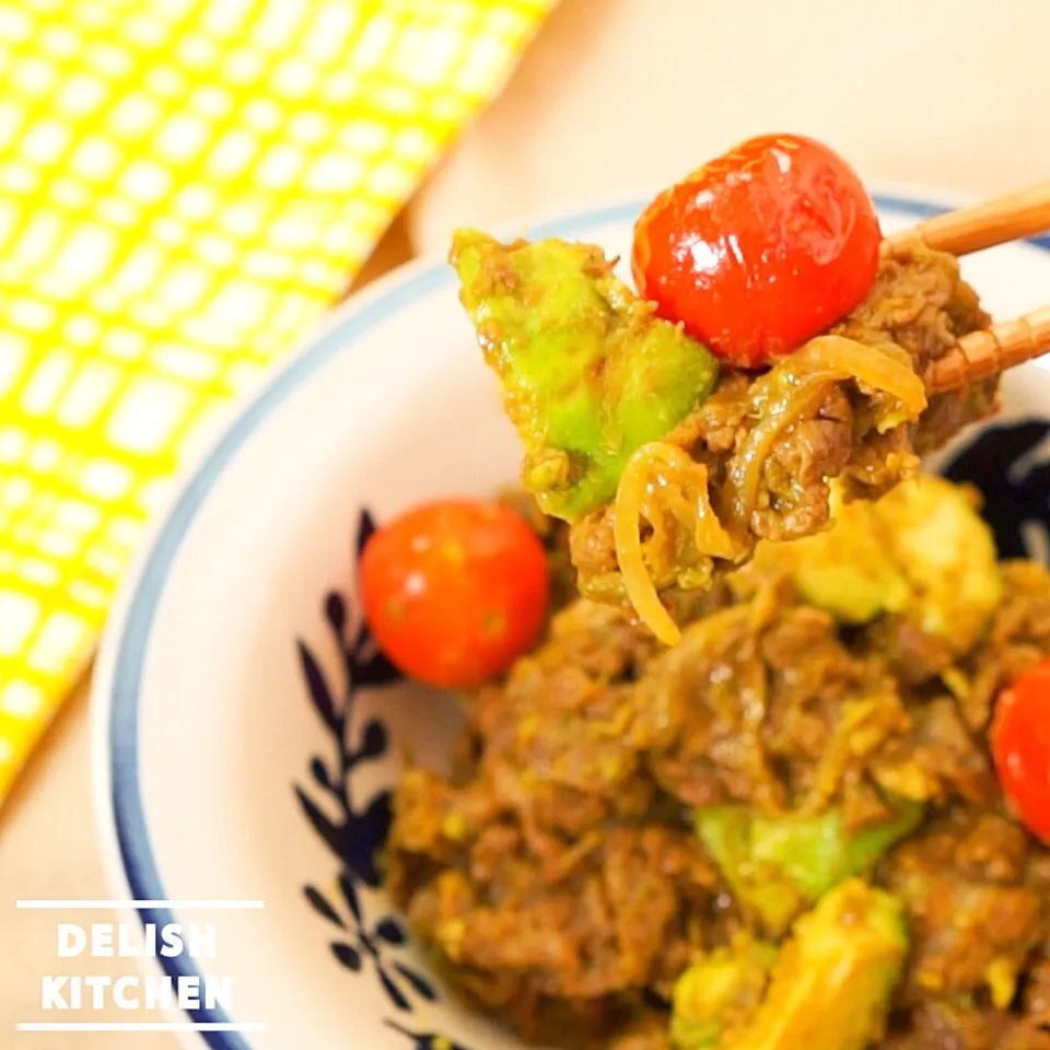 【動画】牛肉アボカドカレー炒めの作り方#delishkitchentv|DELISH KITCHENさん