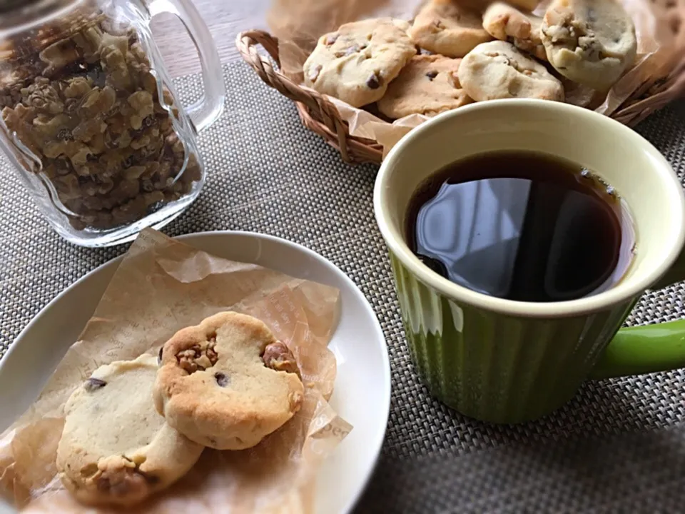 Snapdishの料理写真:挽きたてのグアテマラと手づくりカントリークッキー|mikaさん