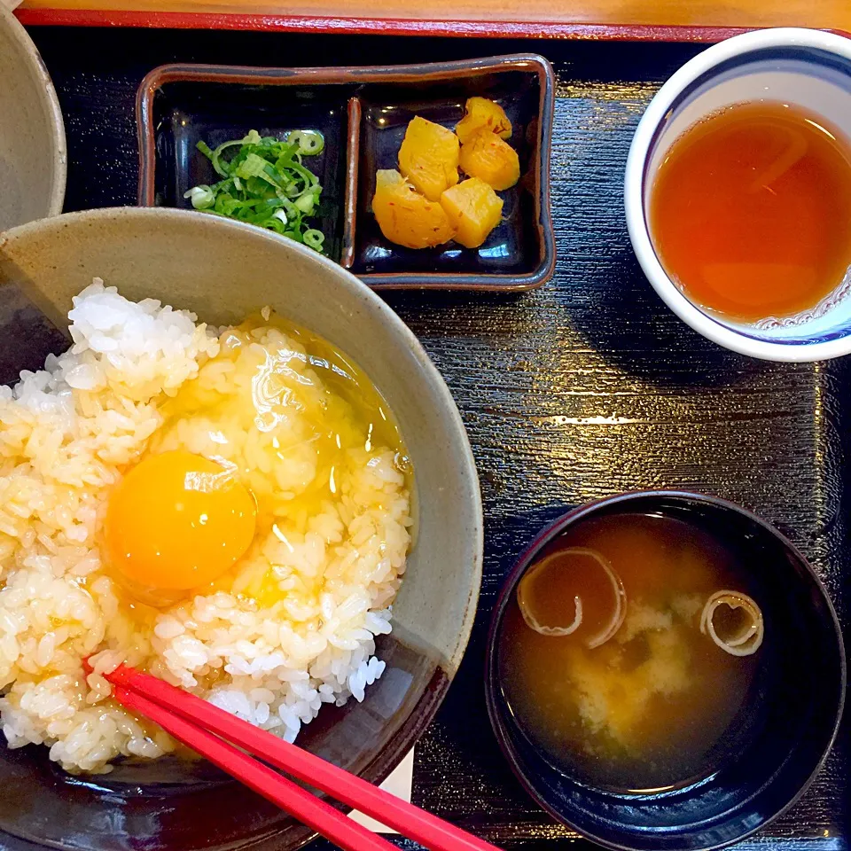 玉の助の卵かけご飯定食|おやぢさん